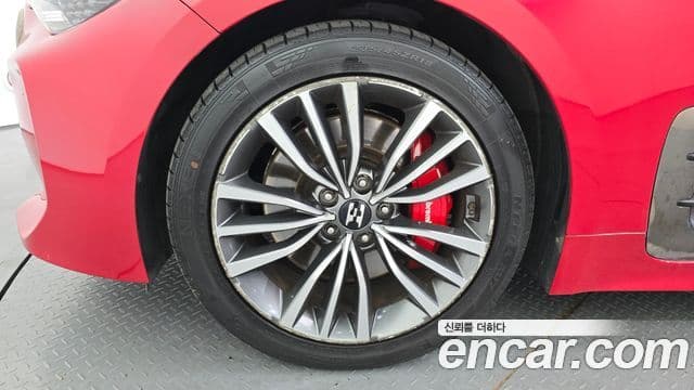 Kia Stinger 2018 — ფოტო 5/20