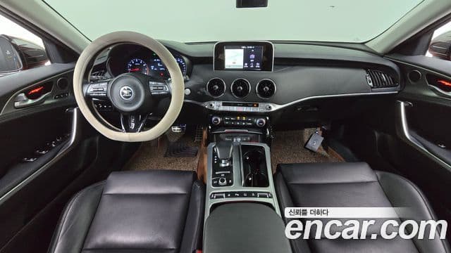 Kia Stinger 2018 — ფოტო 7/20
