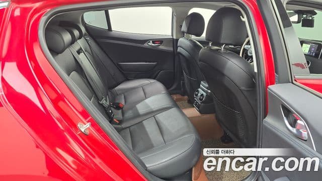 Kia Stinger 2018 — ფოტო 11/20