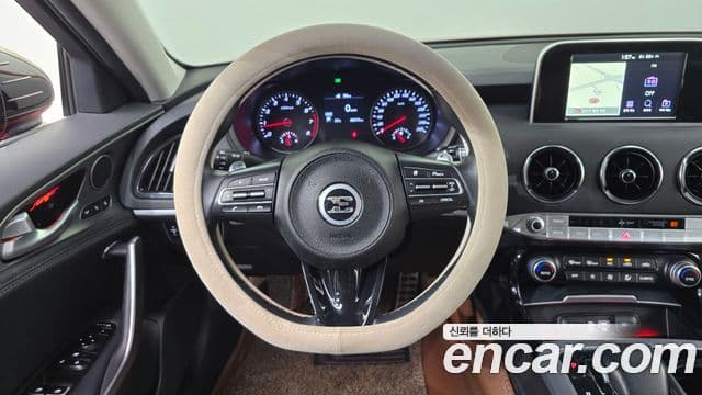 Kia Stinger 2018 — ფოტო 13/20