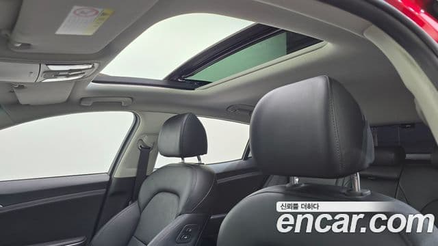 Kia Stinger 2018 — ფოტო 16/20