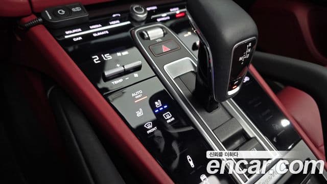 Porsche Cayenne 2019 — ფოტო 30/32