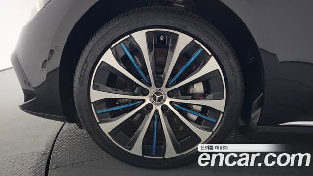 Mercedes-Benz EQE 2023 — ფოტო 34/38