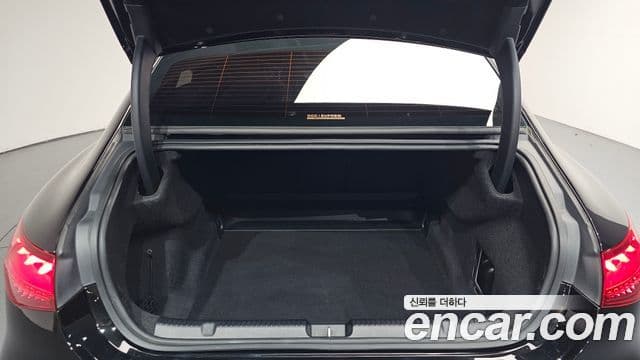 Mercedes-Benz EQE 2023 — ფოტო 35/38