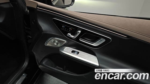 Mercedes-Benz EQE 2023 — ფოტო 16/38