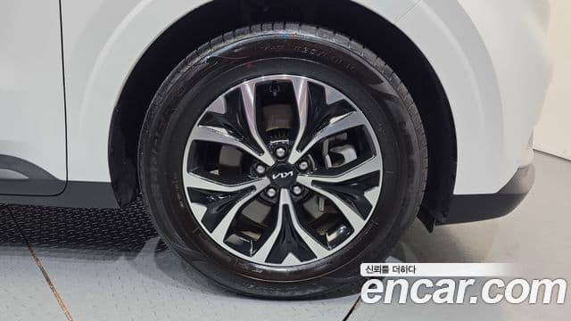 Kia Carnival 2023 — ფოტო 5/20