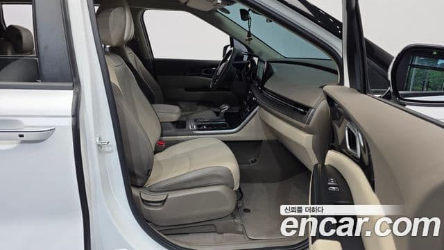 Kia Carnival 2023 — ფოტო 11/20