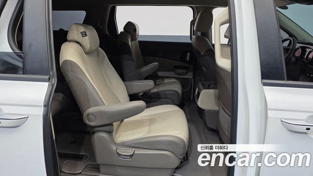 Kia Carnival 2023 — ფოტო 12/20