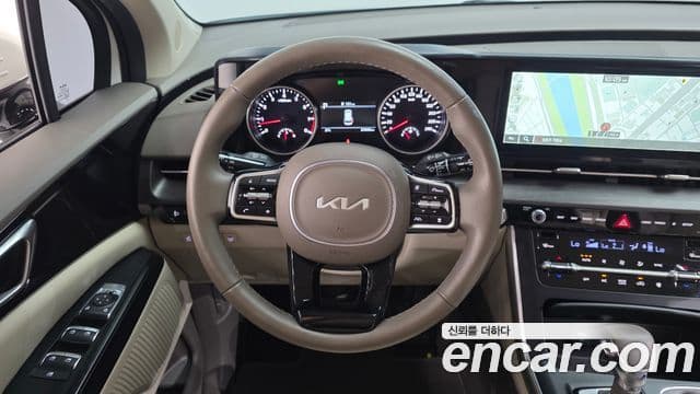 Kia Carnival 2023 — ფოტო 13/20