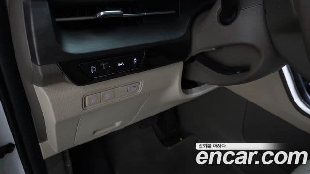 Kia Carnival 2023 — ფოტო 14/20