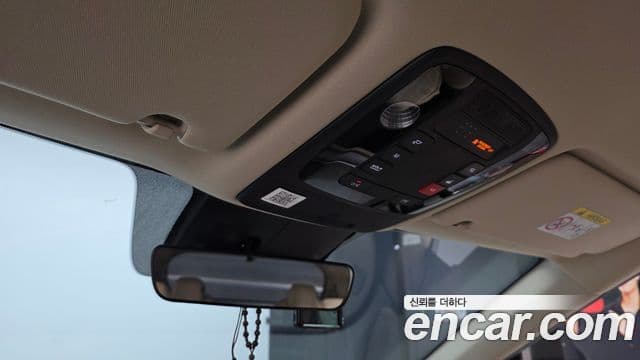 Kia Carnival 2023 — ფოტო 18/20