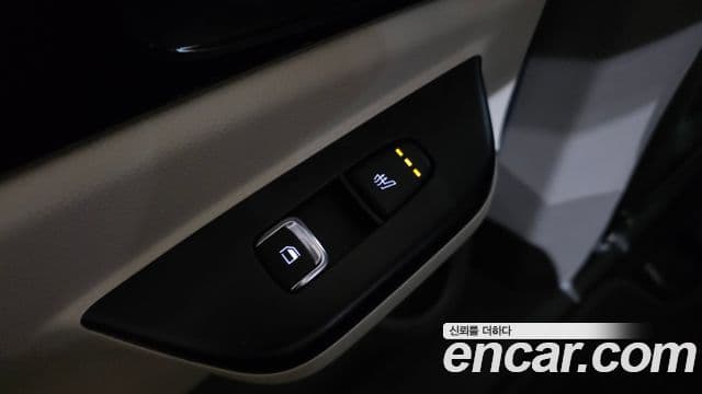 Kia Carnival 2023 — ფოტო 19/20