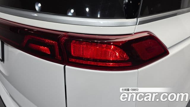 Kia Carnival 2023 — ფოტო 18/30