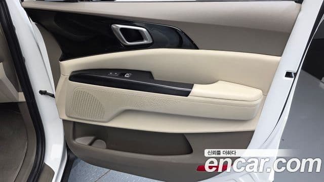 Kia Carnival 2023 — ფოტო 25/30