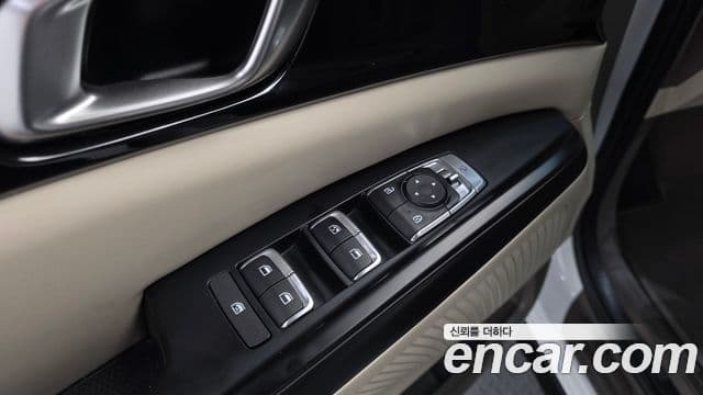 Kia Carnival 2023 — ფოტო 27/30