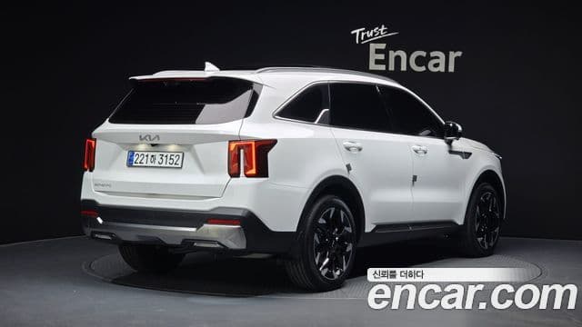 Kia Sorento 2023 — Фото 1/20
