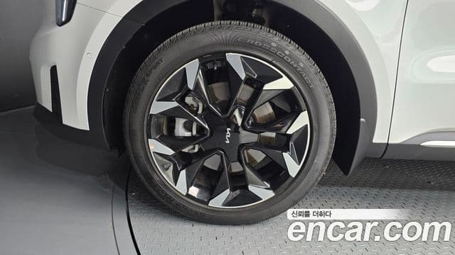 Kia Sorento 2023 — Фото 4/20
