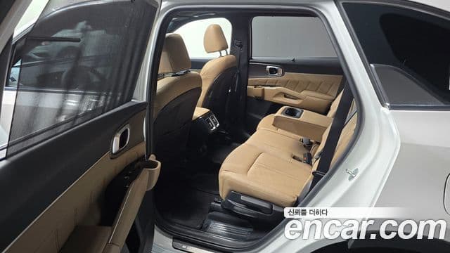 Kia Sorento 2023 — Фото 11/20