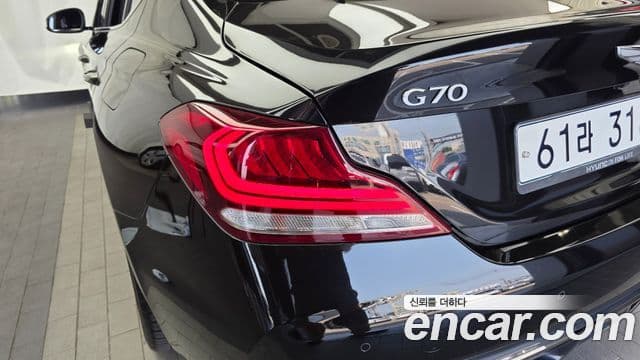 Genesis G70 2018 — Photo 8/31