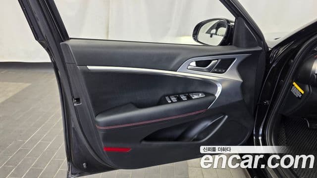 Genesis G70 2018 — Photo 25/31