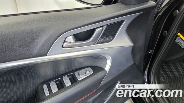 Genesis G70 2018 — Photo 23/31