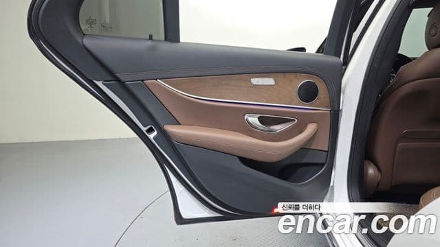 Mercedes-Benz E-Class 2021 — ფოტო 6/32