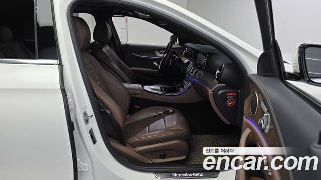 Mercedes-Benz E-Class 2021 — ფოტო 7/32