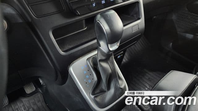 Hyundai Staria 2022 — Фото 9/20