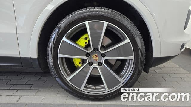 Porsche Cayenne 2022 — ფოტო 6/31