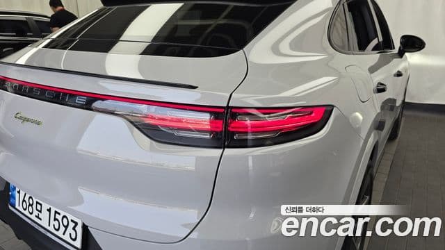 Porsche Cayenne 2022 — ფოტო 12/31