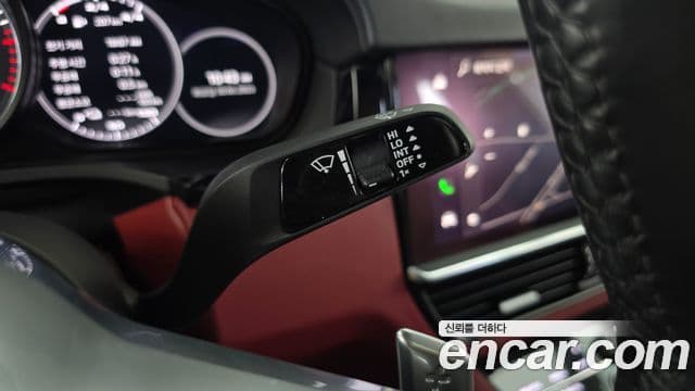 Porsche Cayenne 2022 — ფოტო 14/31