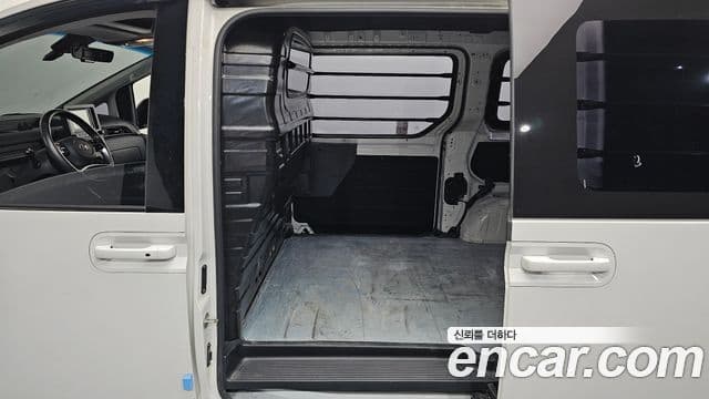 Hyundai Staria 2021 — Şəkil 28/30