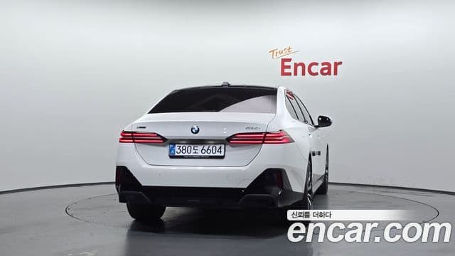 BMW 5 Series 2025 — ფოტო 4/20