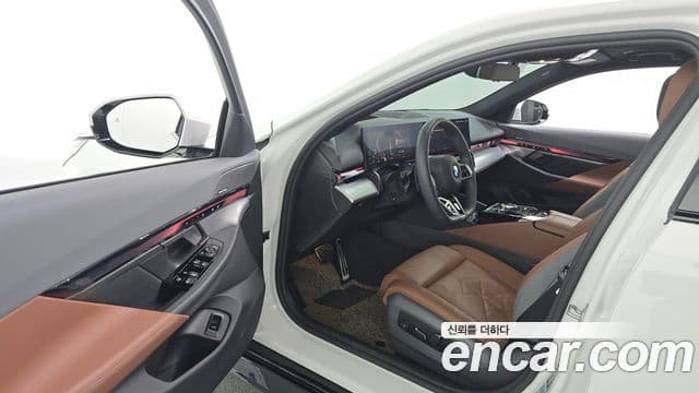 BMW 5 Series 2025 — ფოტო 10/20