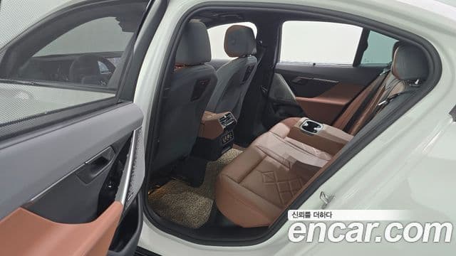 BMW 5 Series 2025 — ფოტო 12/20
