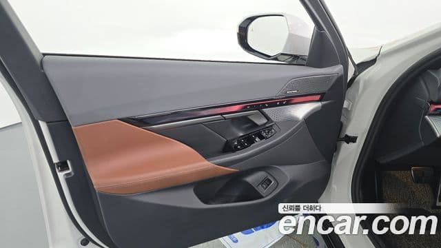 BMW 5 Series 2025 — Photo 18/32