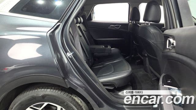 Kia Sportage 2023 — ფოტო 11/20