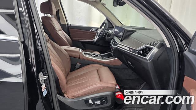BMW X5 2024 — Photo 28/33