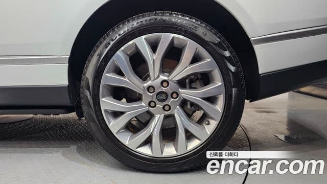 Land Rover Range Rover 2018 — Photo 19/31