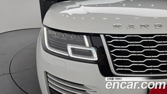 Land Rover Range Rover 2018 — Photo 30/31