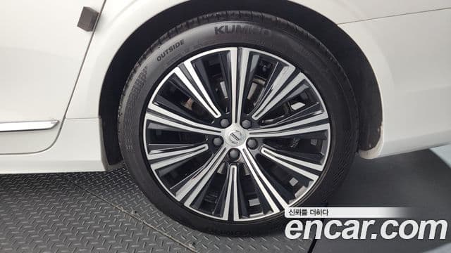 Volvo S90 2021 — Photo 16/36