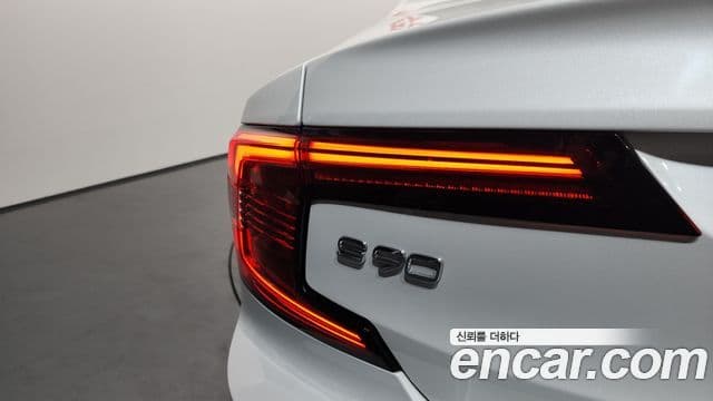 Volvo S90 2021 — Photo 19/36