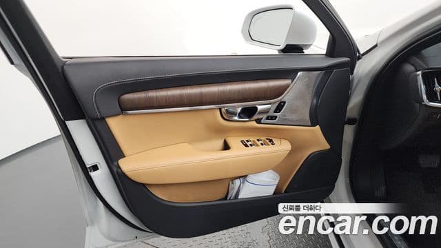 Volvo S90 2021 — Photo 14/36