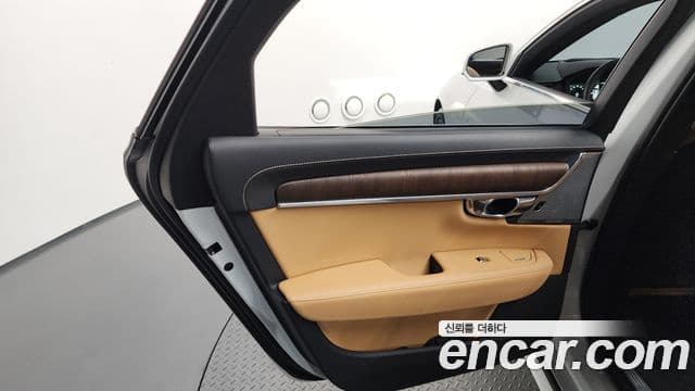 Volvo S90 2021 — Photo 27/36