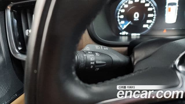 Volvo S90 2021 — Photo 21/36