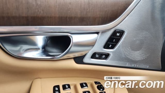 Volvo S90 2021 — Photo 10/36