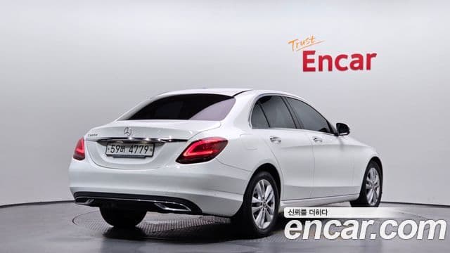 Mercedes-Benz C-Class 2019 — ფოტო 2/20