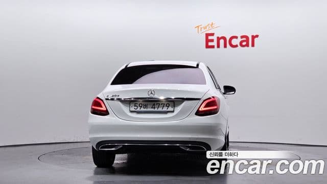 Mercedes-Benz C-Class 2019 — ფოტო 4/20