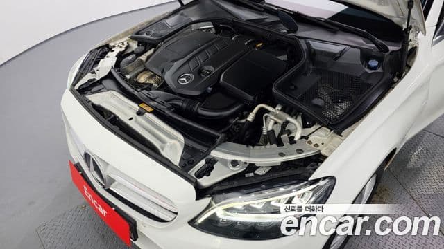Mercedes-Benz C-Class 2019 — ფოტო 6/20