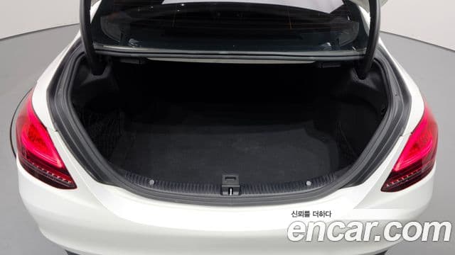 Mercedes-Benz C-Class 2019 — ფოტო 16/20